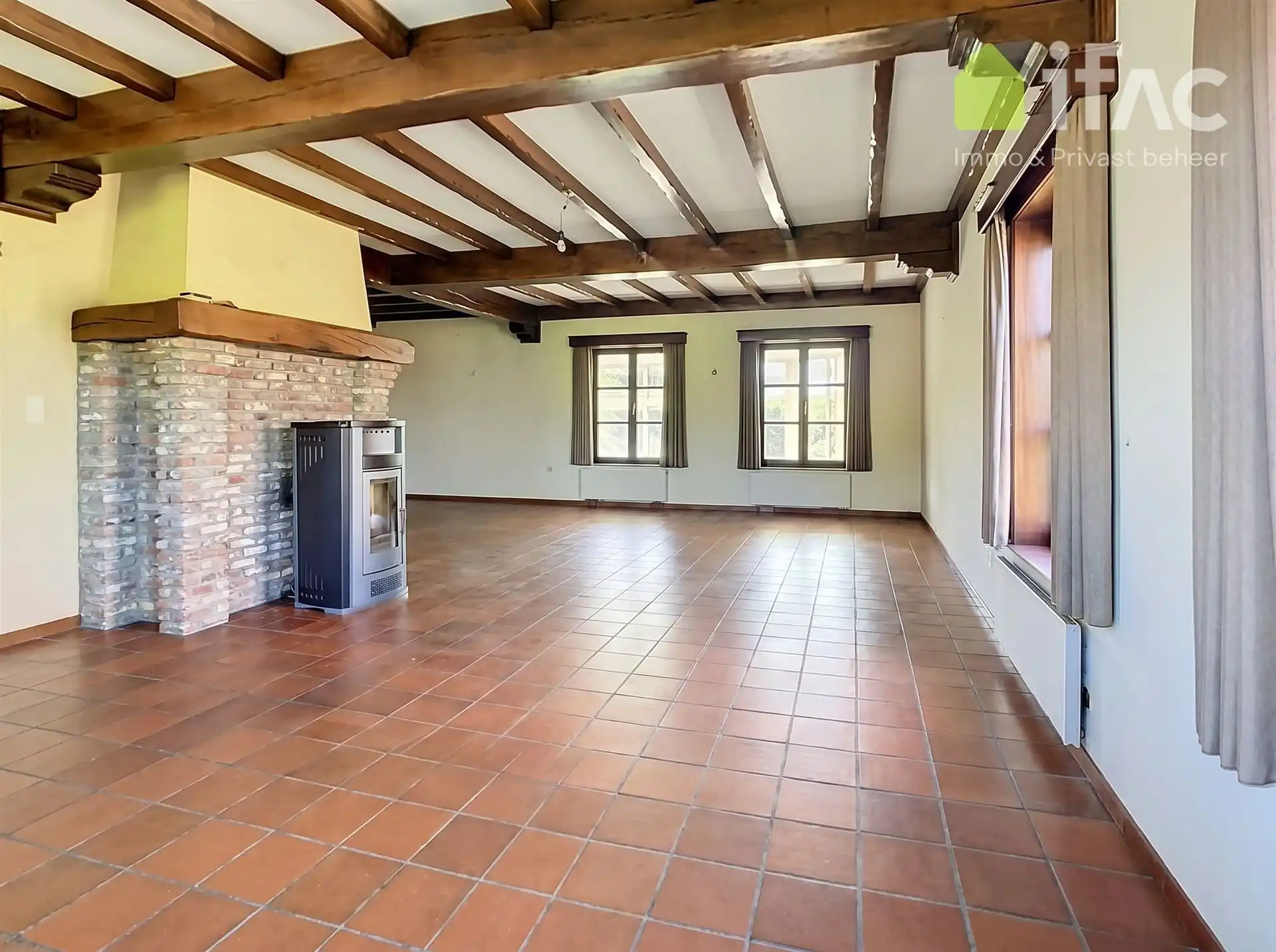 Heel ruime woning met 4 slpks, leefveranda, 54 zonnepanelen foto 10