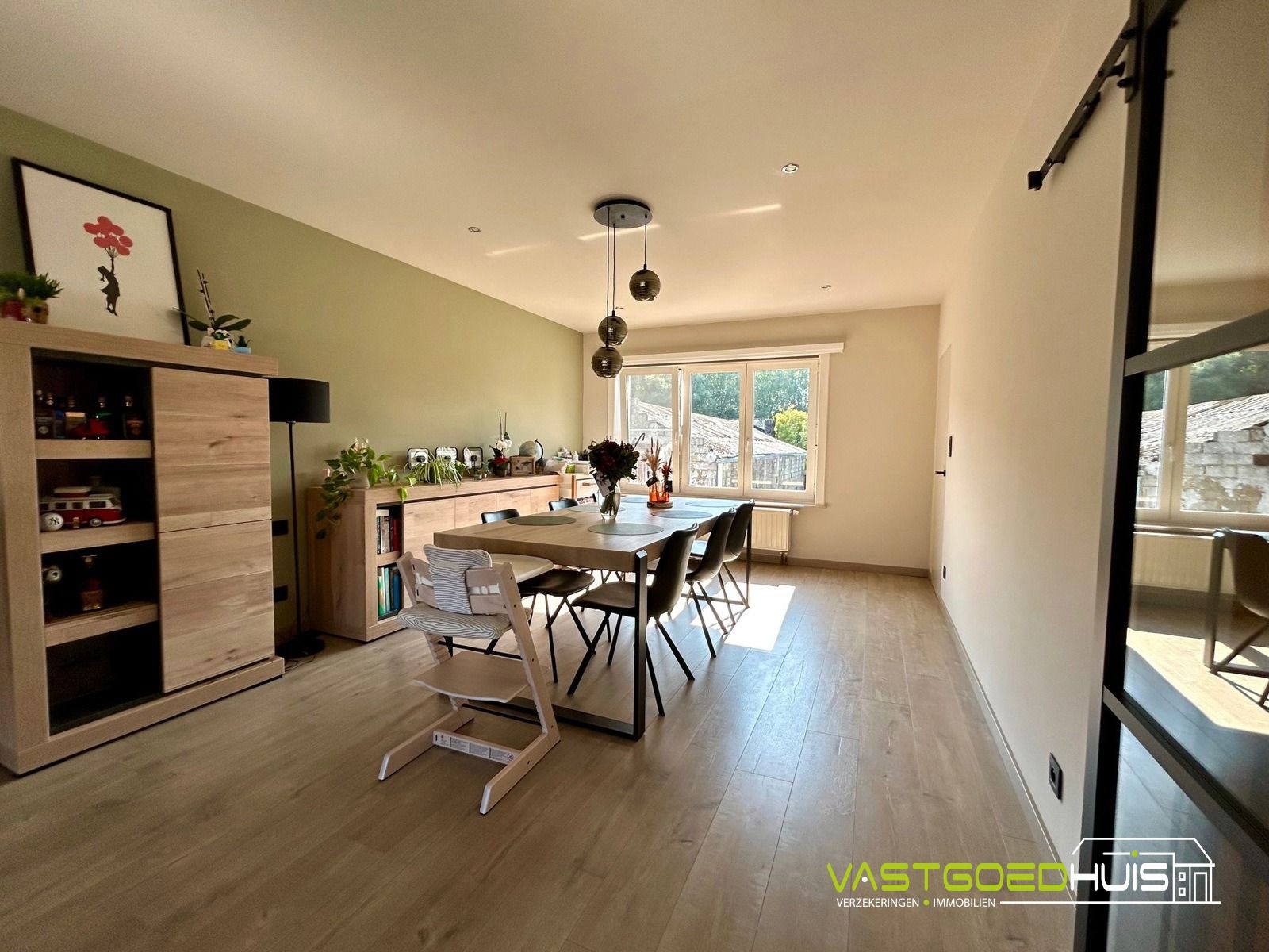 Eigentijdse gezinswoning met tuin en garage foto 10