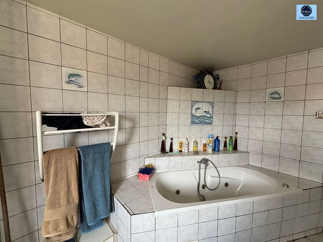 WONING MET 5 SLAAPKAMERS EN STADSTUINTJE. foto 5