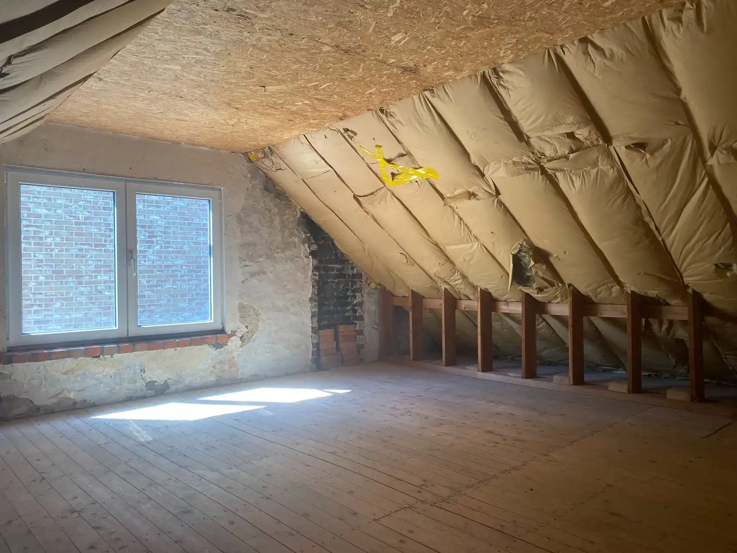 Centraal gelegen te renoveren woning met ruime garage en achterliggende tuin foto 13