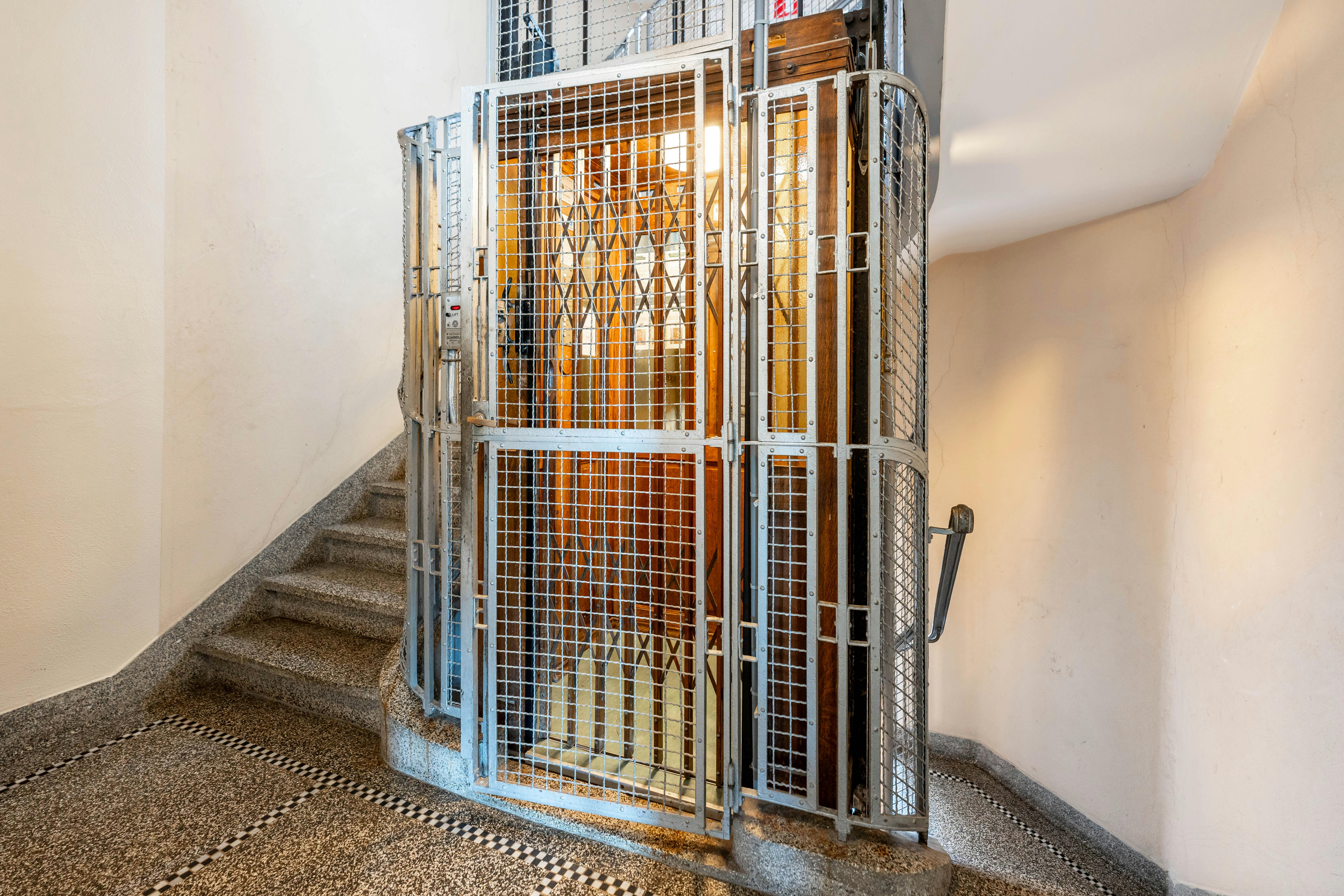 Uniek, historisch en ruim appartement te koop op de zeedijk  foto 14