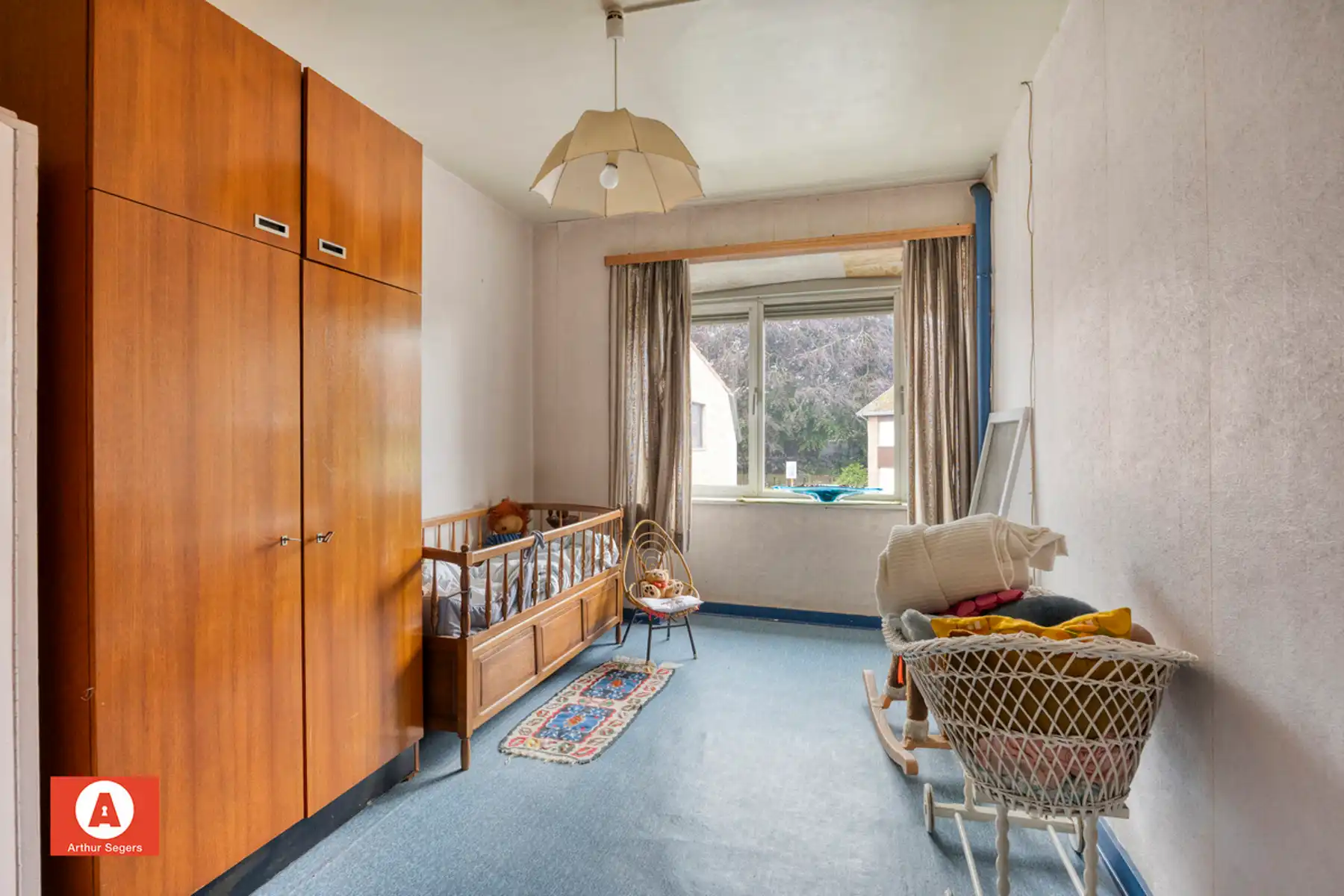 Ruime te renoveren woning met 4 slaapkamers foto 16