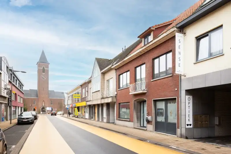 Ruime gerenoveerde woning in hartje Essen foto 30