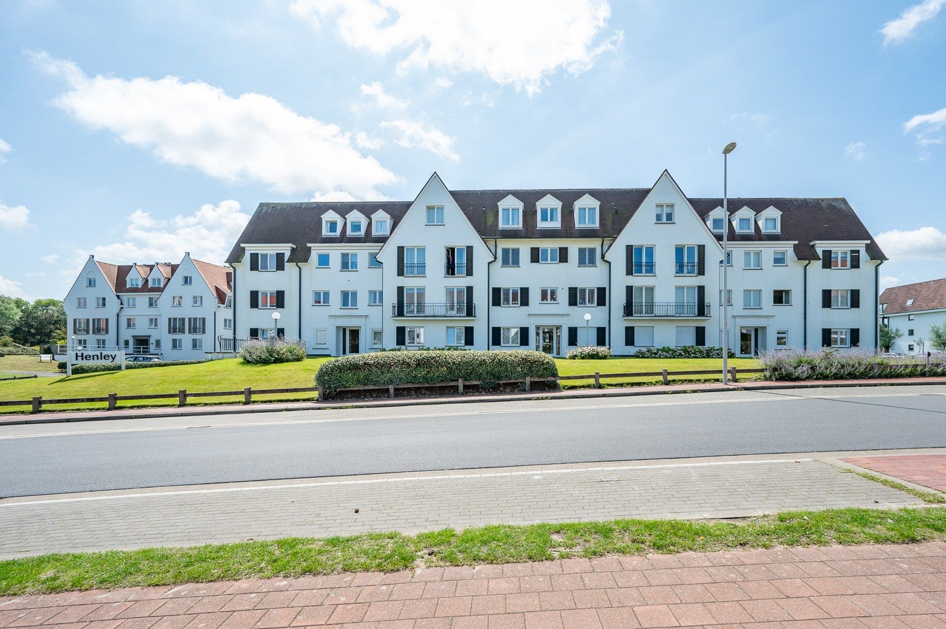 Magnifiek gerenoveerd HOEKappartement met tuin in een villaresidentie op enkele passen van  het strand, hartje Zoute.  foto 20