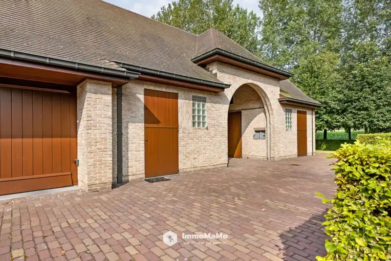 UNIEKE VILLA MET BINNENZWEMBAD EN PAARDENSTALLEN OP EEN TOPLOCATIE TE KOOP IN MENDONK (GENT) foto 48
