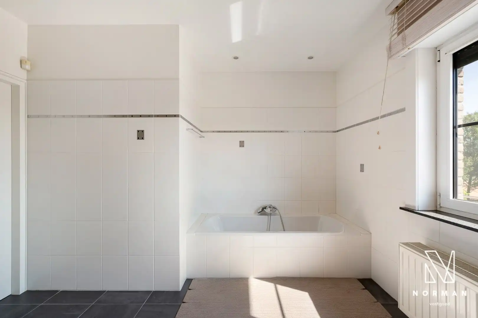 Unieke eigendom op veel grond met 4 kamers, 2 badkamers, dubbele garage, landelijk verzicht,... foto 23