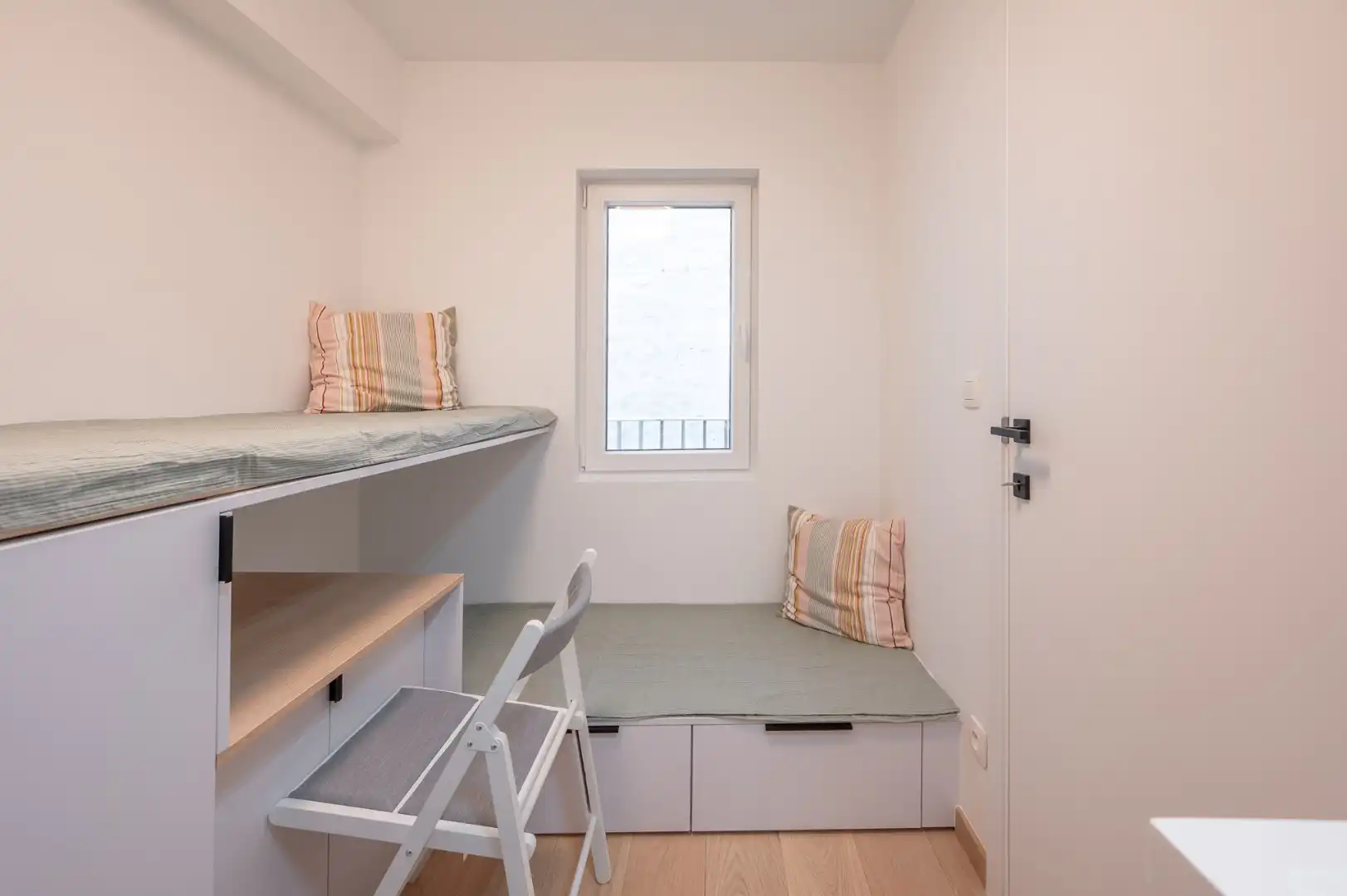 Prachtig afgewerkt appartement met twee slaapkamers en zijdelings zeezicht in Duinbergen.   foto 18