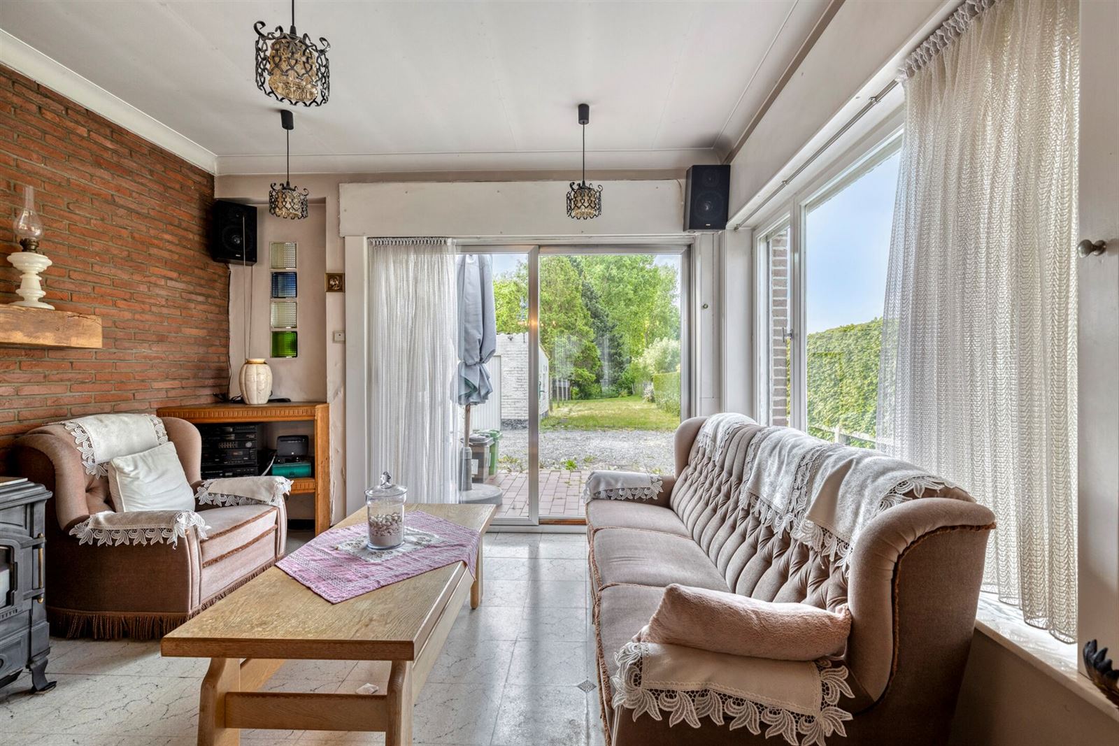 Driegevelwoning gelegen in groene omgeving foto 4