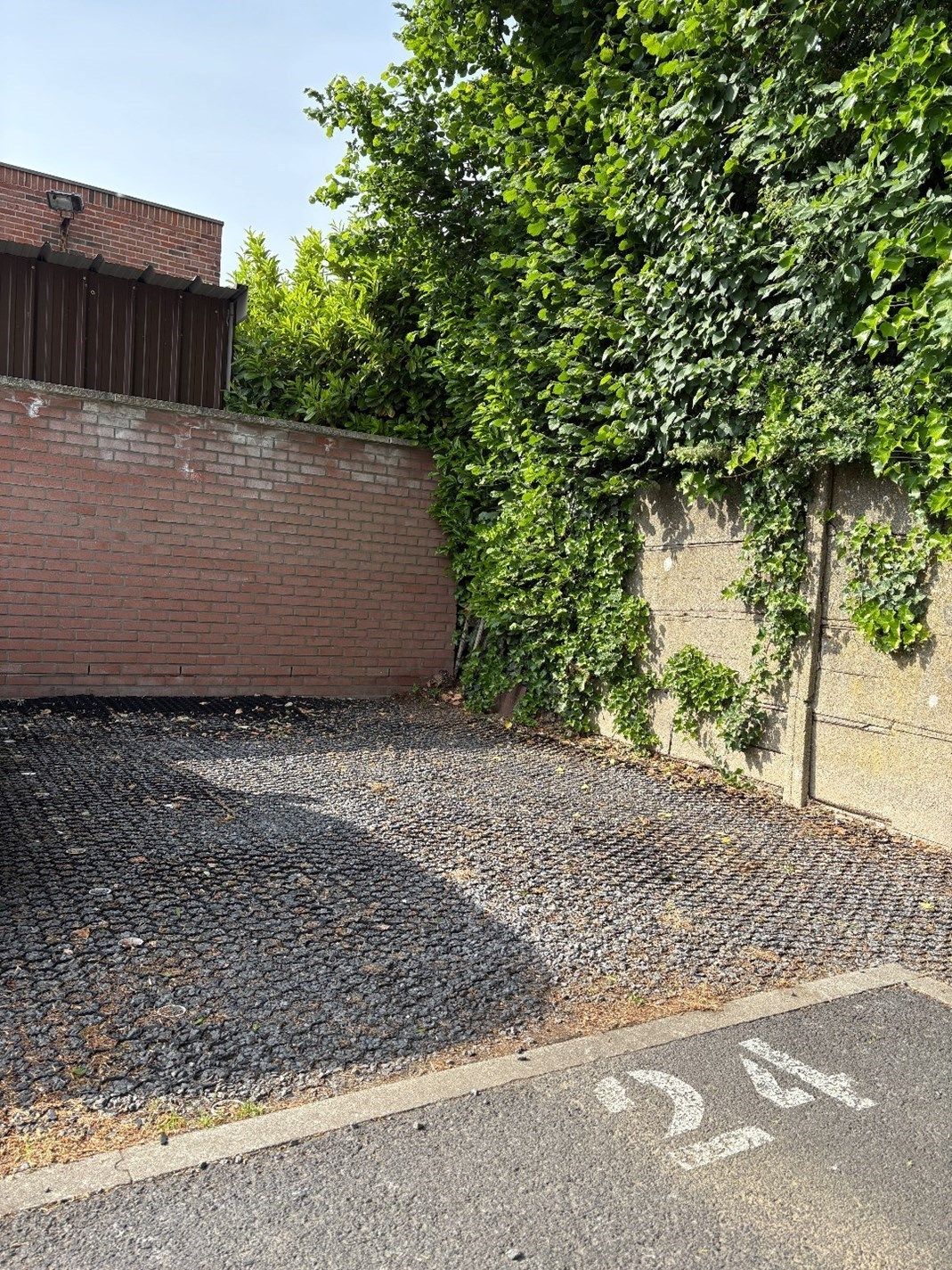 Dit modern afgewerkt appartement bevindt zich op de tweede verdieping van een recente residentie. foto 14