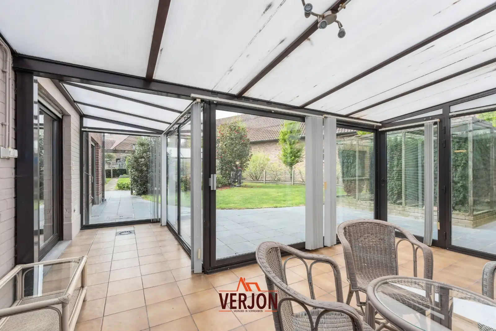 Ruime gezinswoning met 4 slaapkamers, grote garage en zonnige tuin foto 10