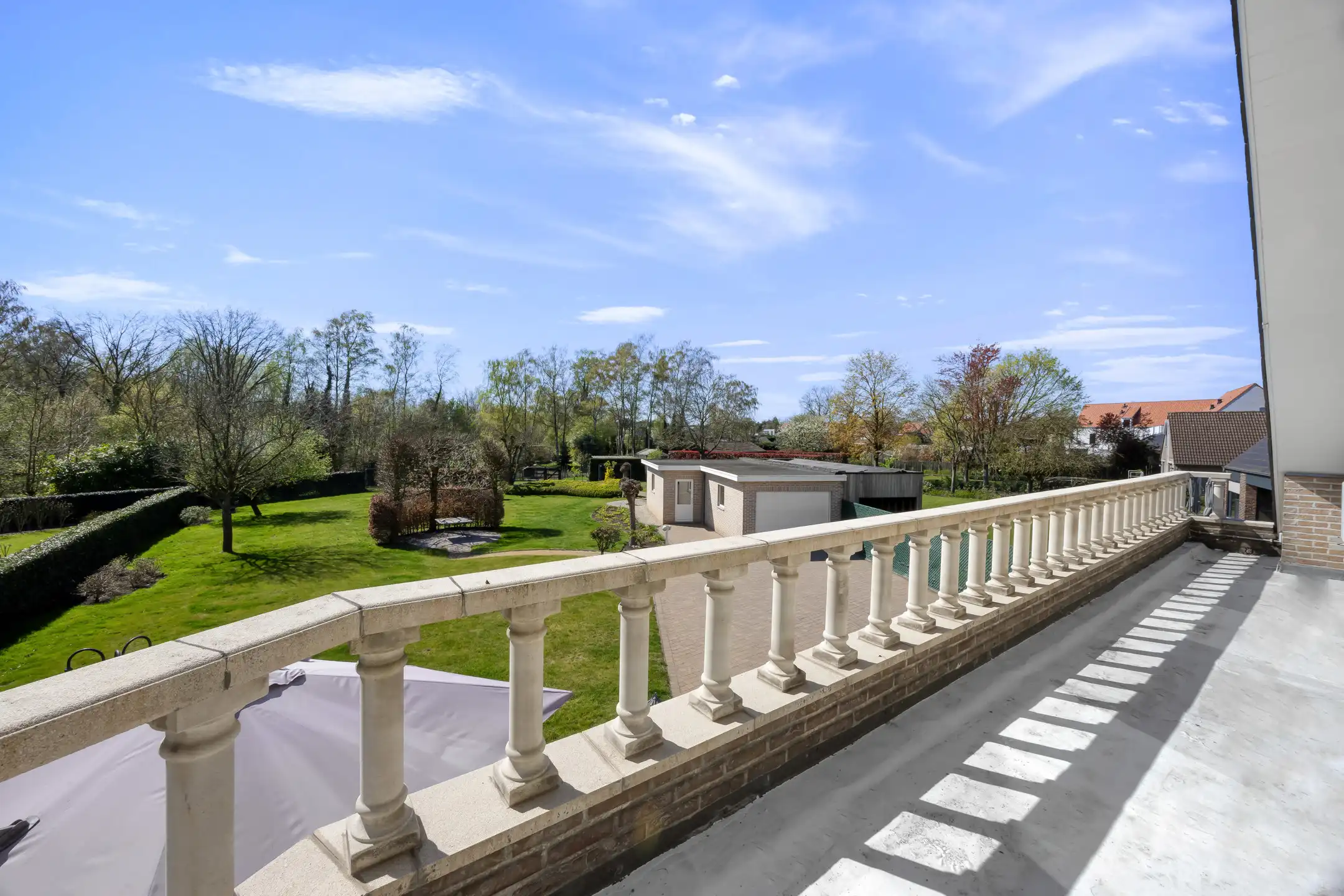 Ruime woning in oase van rust met prachtige tuin foto 17