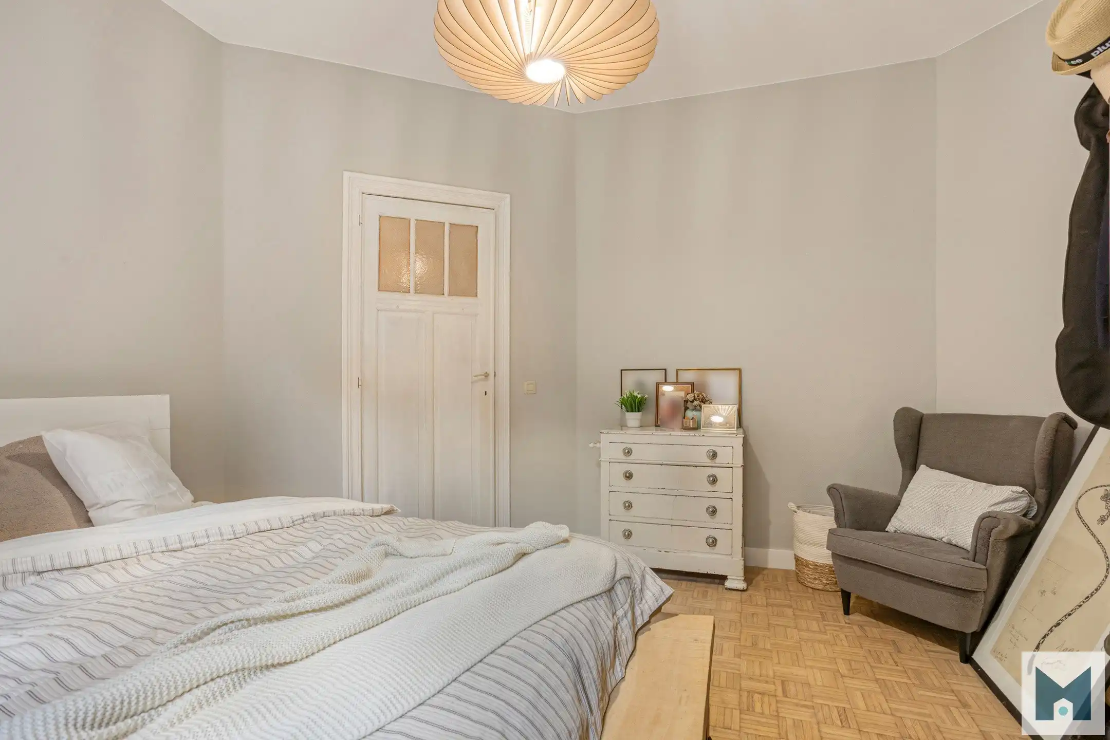 Ruim gelijkvloers appartement met 2 slpks en ruime atelier! foto 9