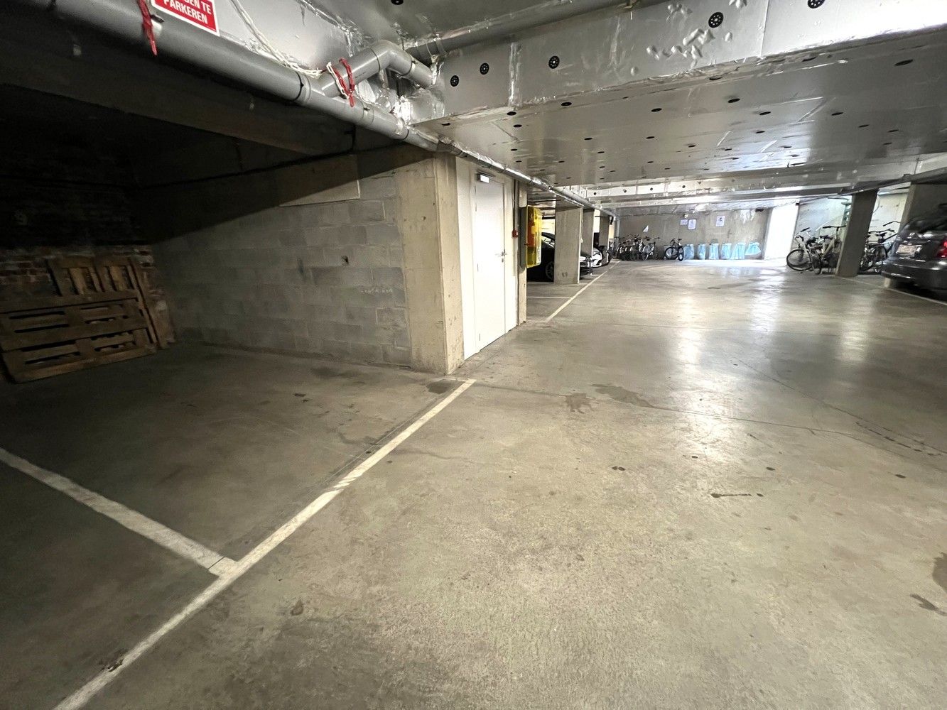 Gerenoveerde duplexstudio met aparte slaapkamer en ondergrondse parking gelegen op goede locatie in centrum Leuven foto 20