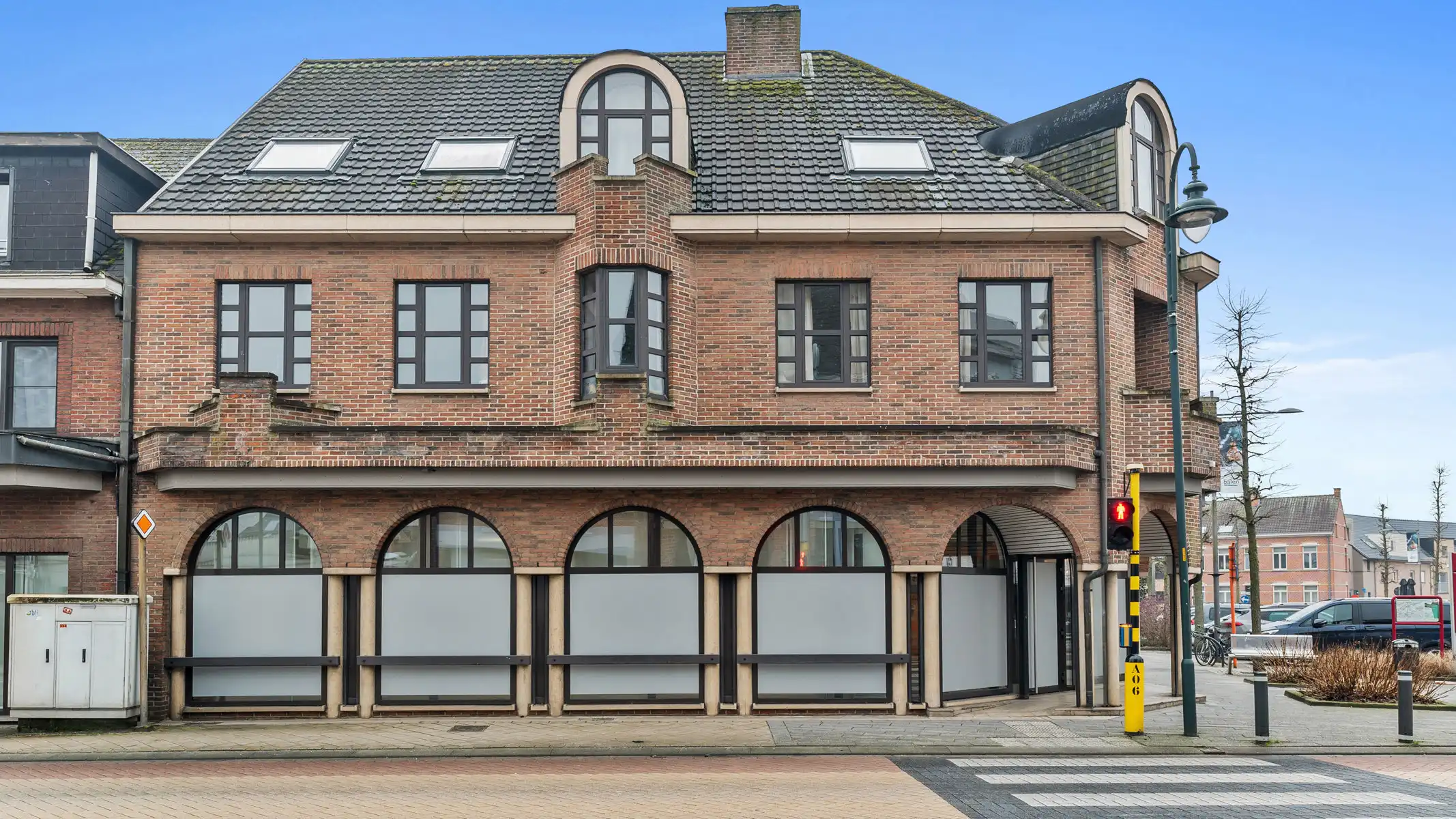 Commercieel te koop foto {{pictureIndex}}