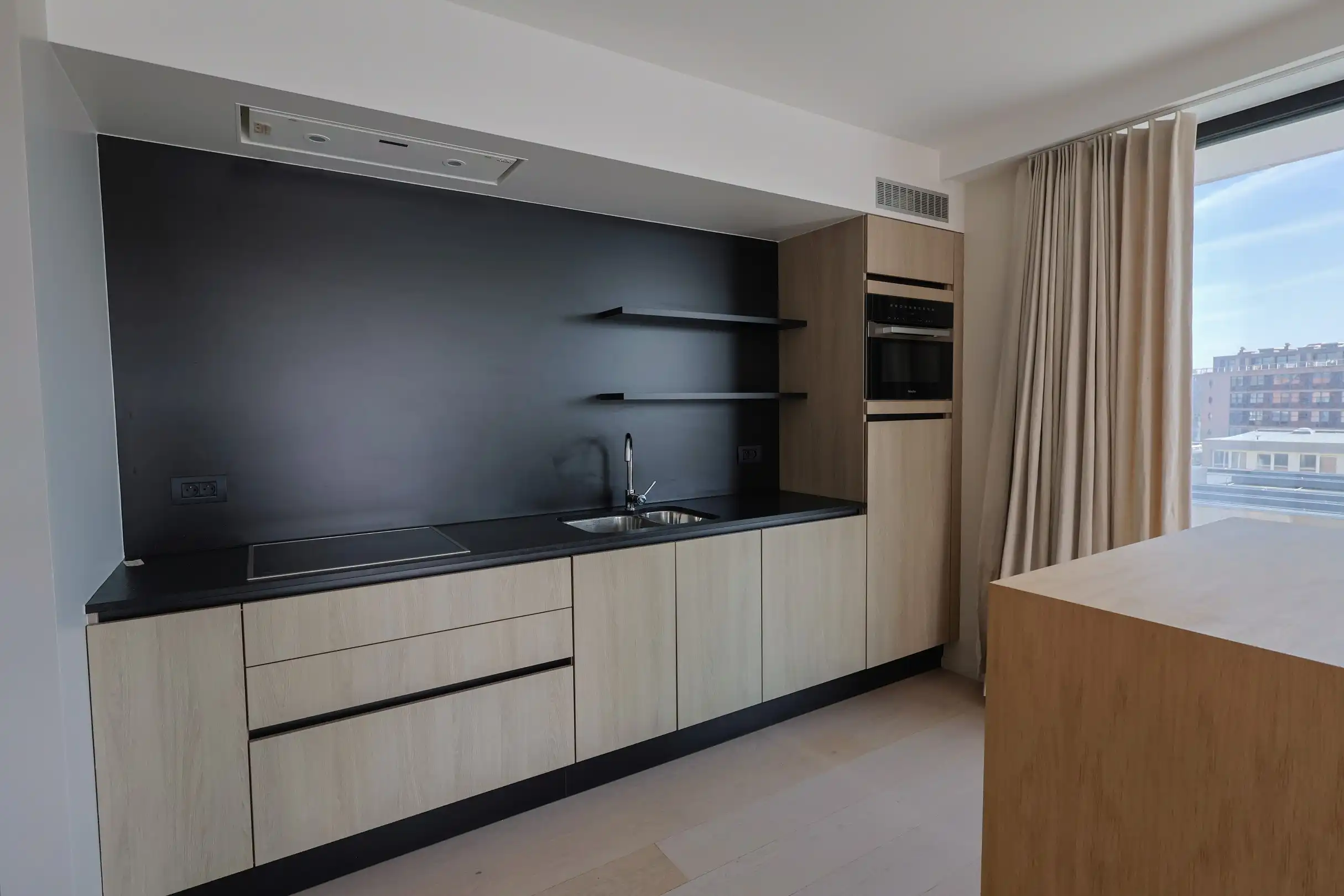 Verhuurde assistentiewoning met uitzonderlijk ruim zonneterras van 64,5m² in Oostduinkerke! foto 4