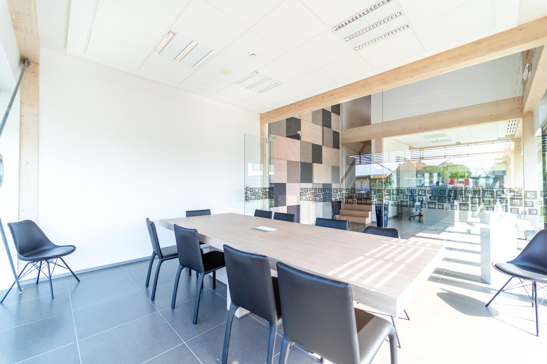Multifunctioneel gebouw - hoge afwerkingsgraad - goede verbinding E313/E314. foto 7