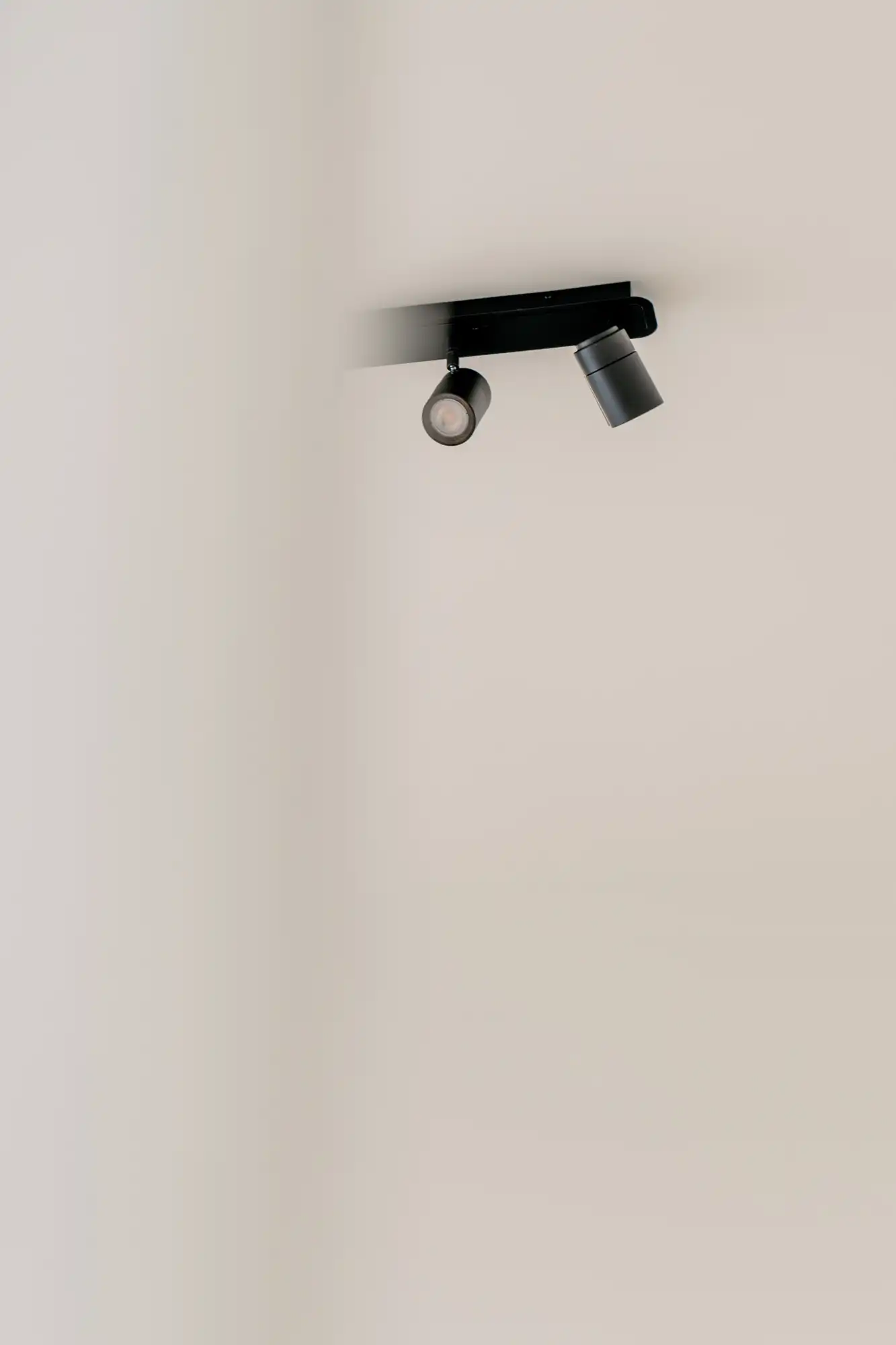 Max Dudler: uitgepuurde lijnen en Zwitserse precisie aan de Scheldekaaien. foto 15