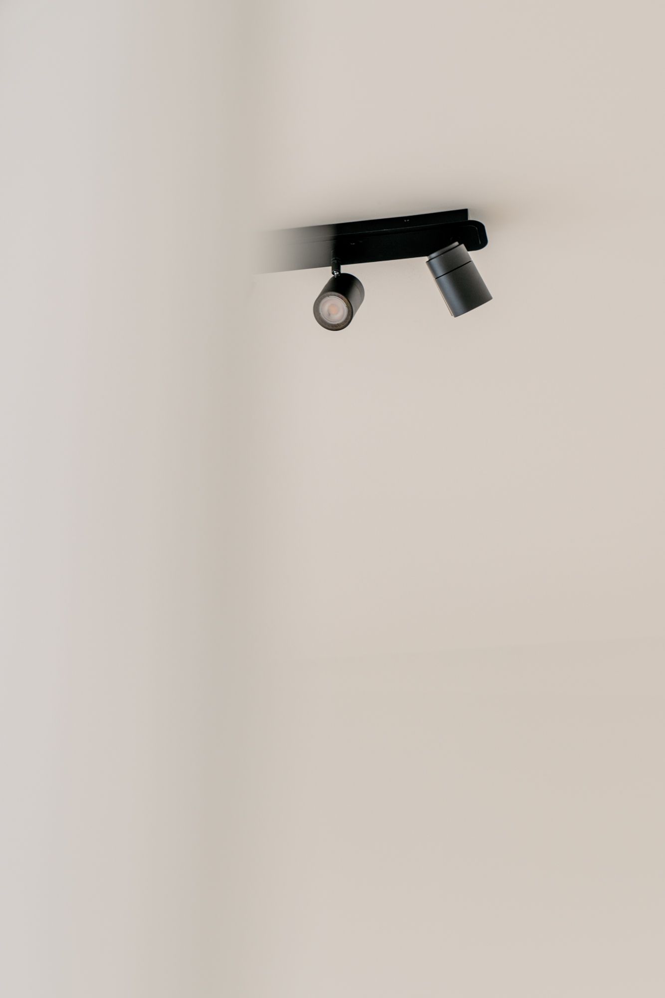 Max Dudler: uitgepuurde lijnen en Zwitserse precisie aan de Scheldekaaien. foto 15