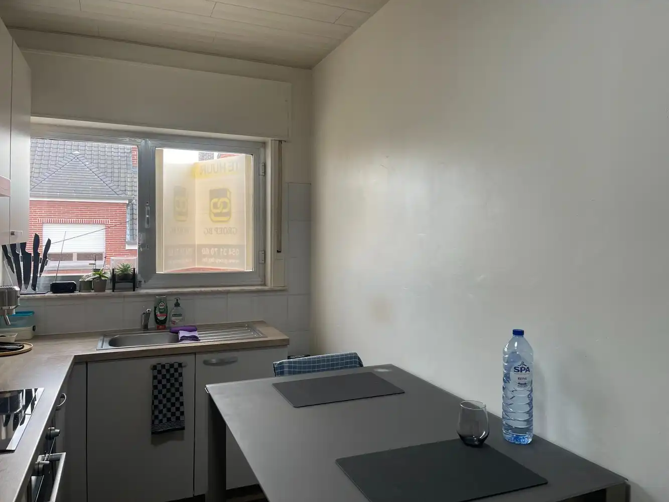 Gunstig gelegen appartement met 2 slaapkamers foto 3