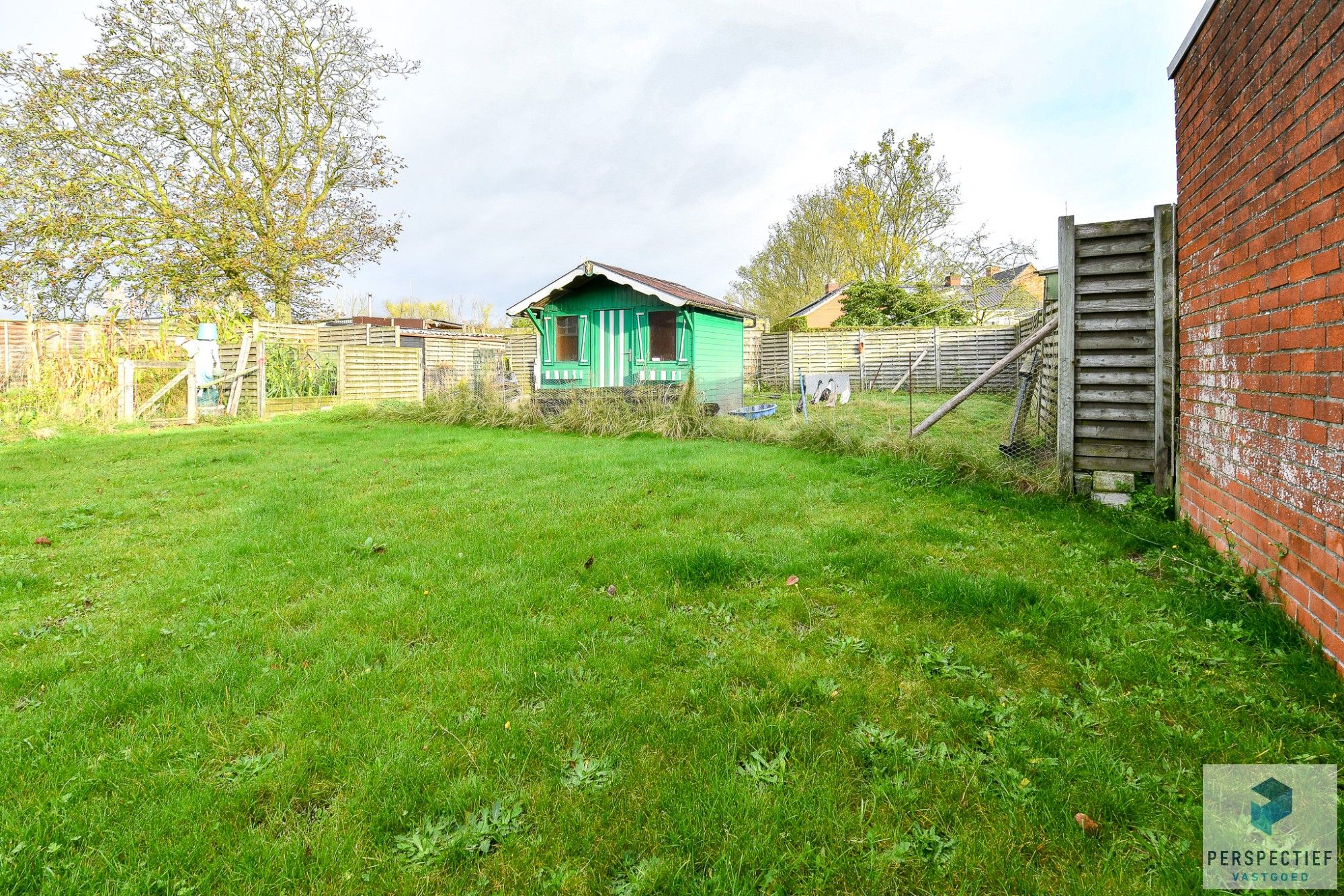 UITERST GOED ONDERHOUDEN GELIJKVLOERSE WONING met GROTE TUIN op 795m² foto 2