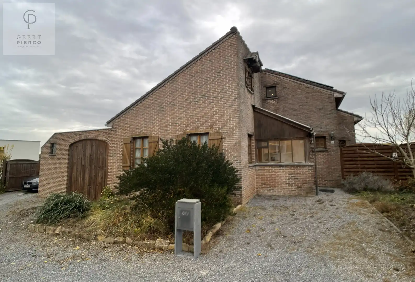 Aangename villa te huur in volle natuur foto {{pictureIndex}}