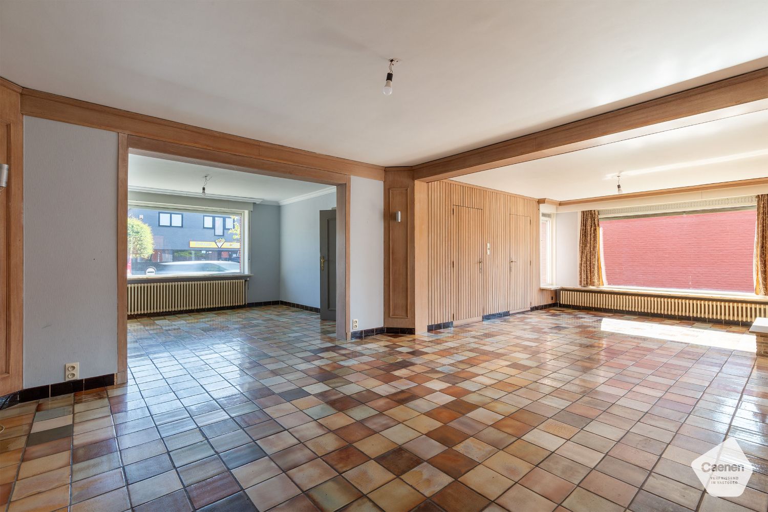 ZEER RUIME HALF-OPEN WONING met 4 slaapkamers en LOODS van 240m² foto 4