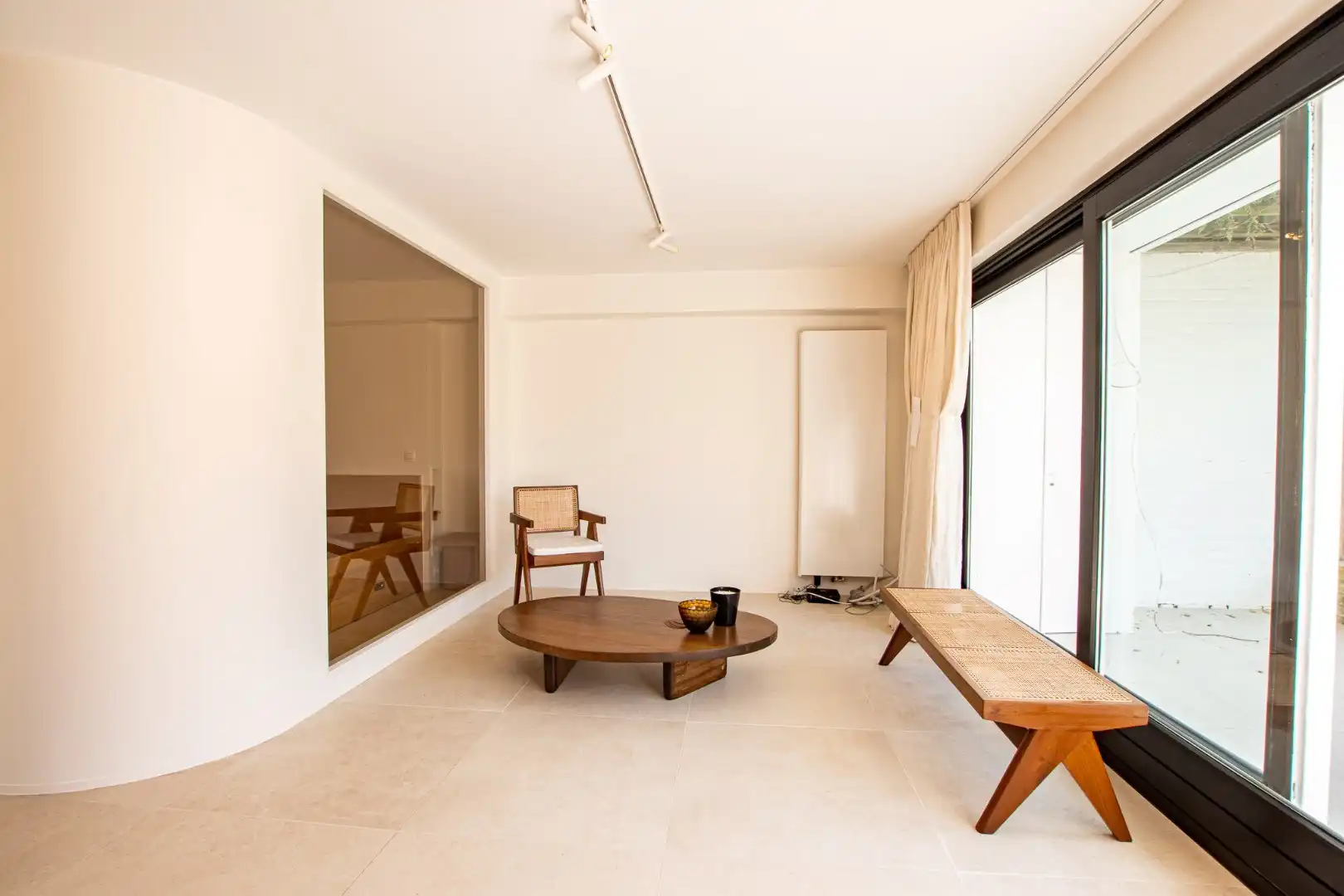 Prachtig gerenoveerd appartement op een centrale ligging met terras en tuin foto 3