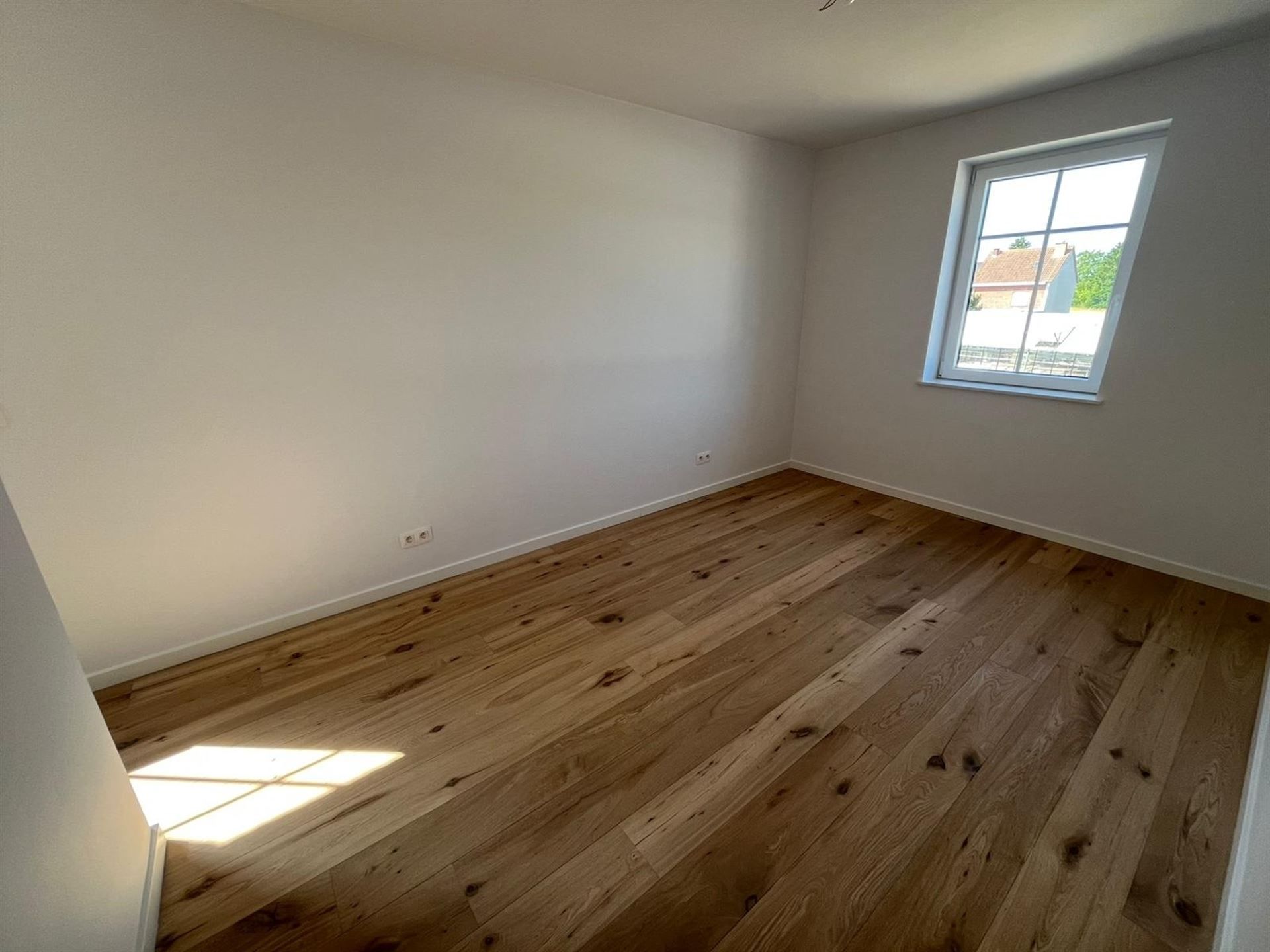 Prachtige nieuwbouw 3-gevel op rustige locatie foto 12