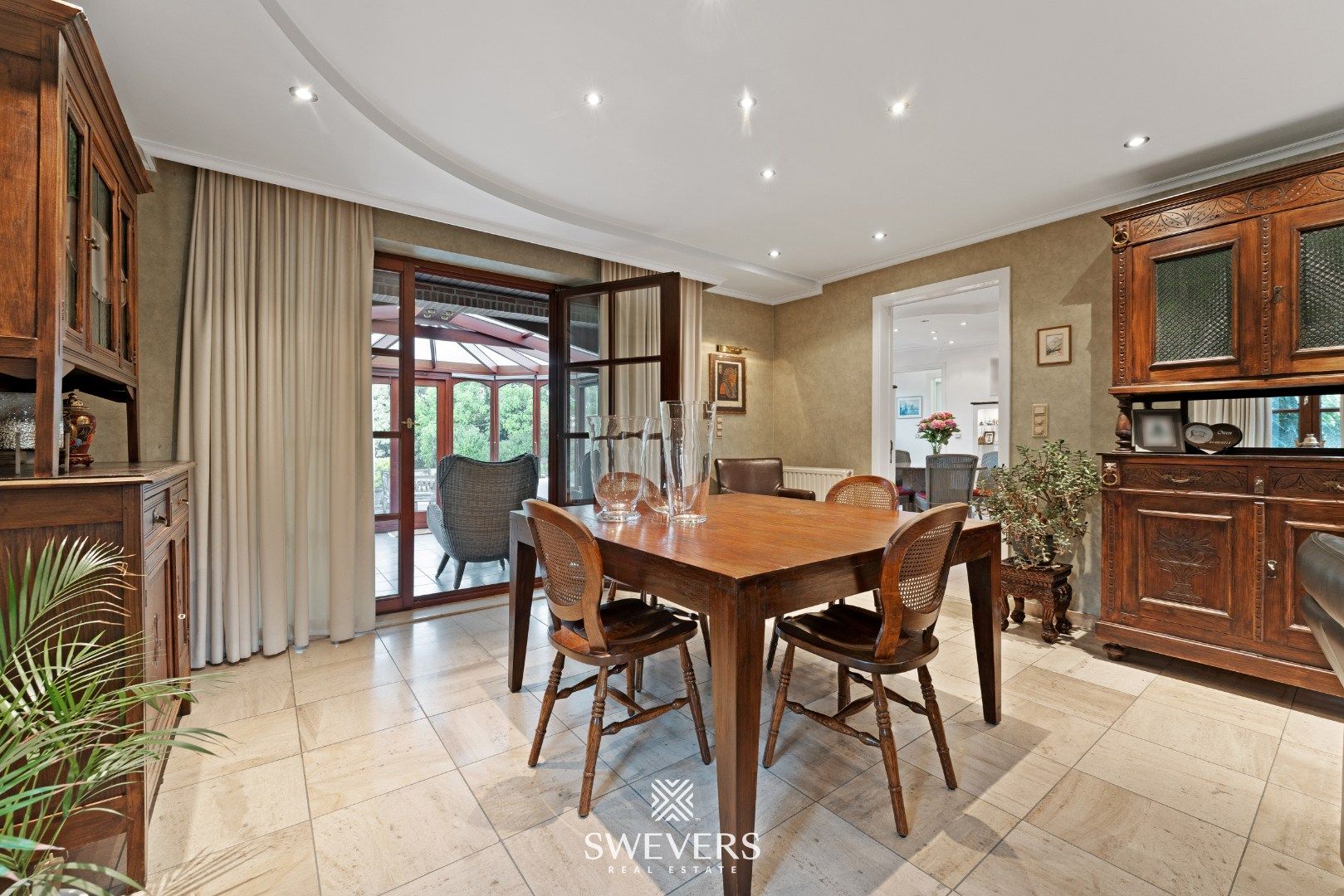 Ruime woning ( 345 m2 ) met 4 SLPK op prachtig perceel van 21a50ca foto 7