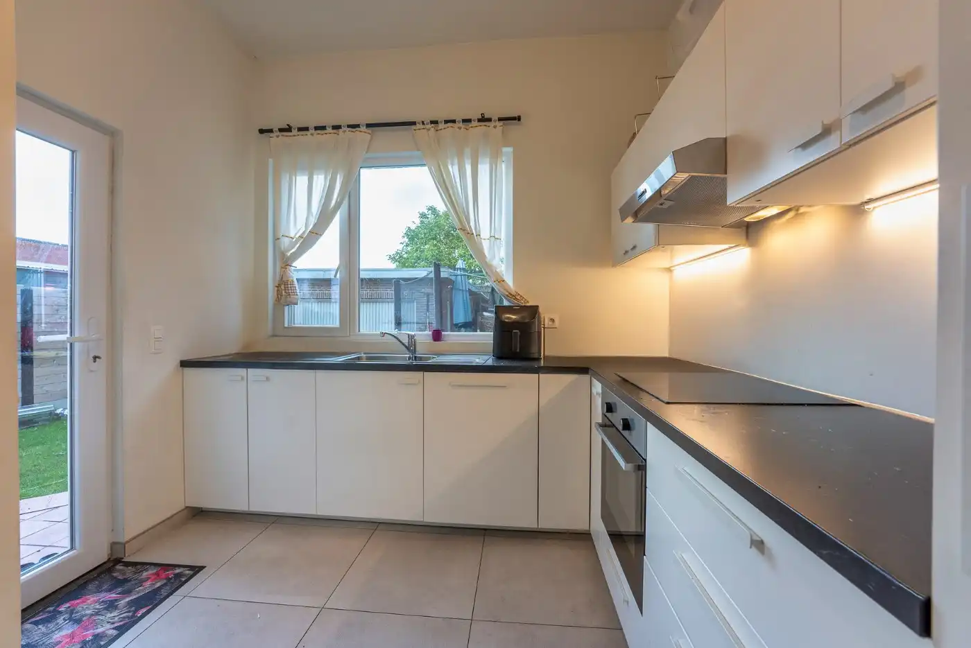 Ruime, instapklare HOB met 3 slpk., garage en tuin foto 2