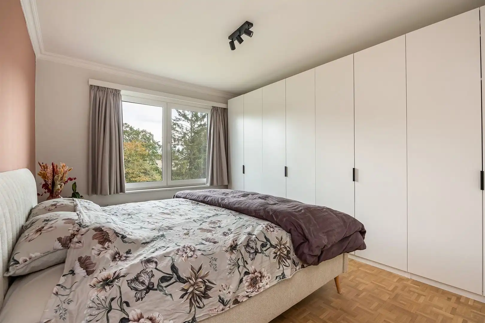 Hedendaags 2-slaapkamerappartement met tuin, garage en praktijkruimte  foto 10