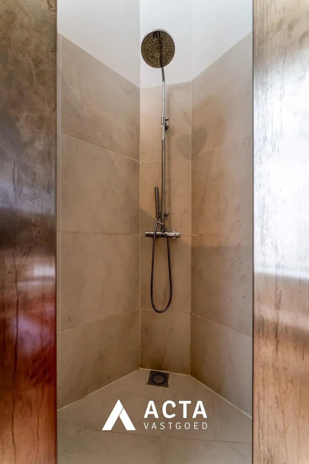 Gerenoveerd herenhuis in het centrum van Oostende foto 16