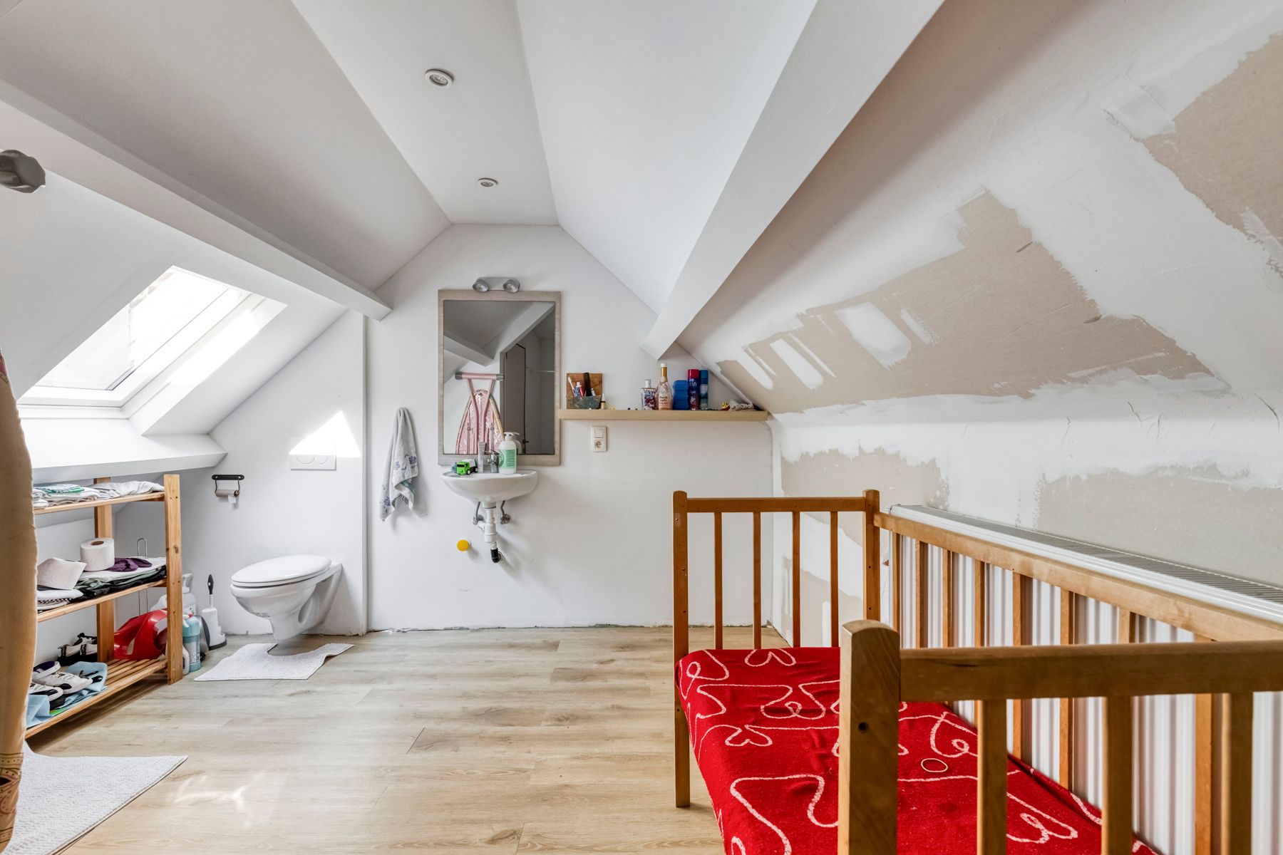 Centraal gelegen gerenoveerde 2-gevel foto 11