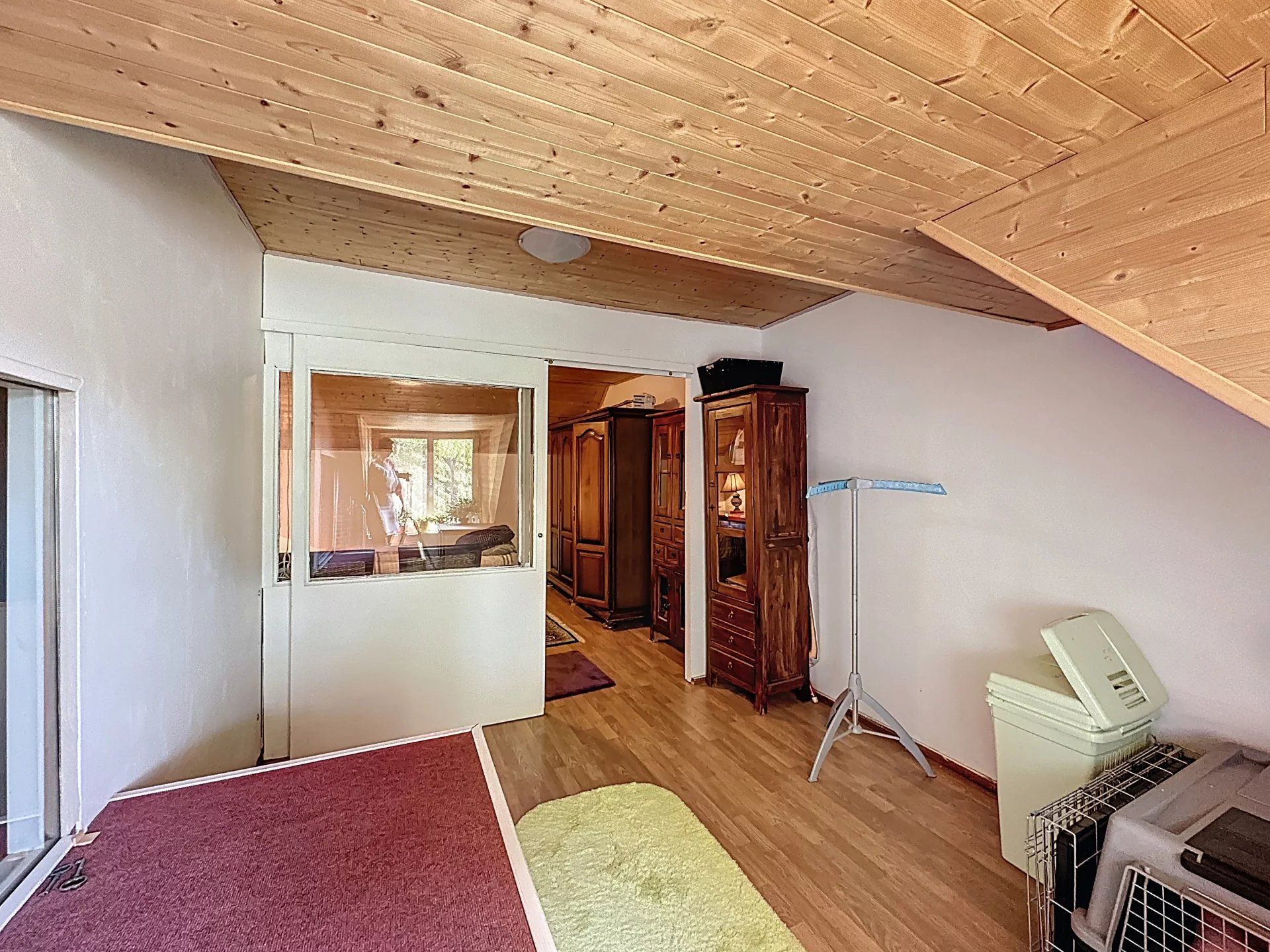 Super gezellige woning met groot terras, mooie bloementuin en carport. foto 12