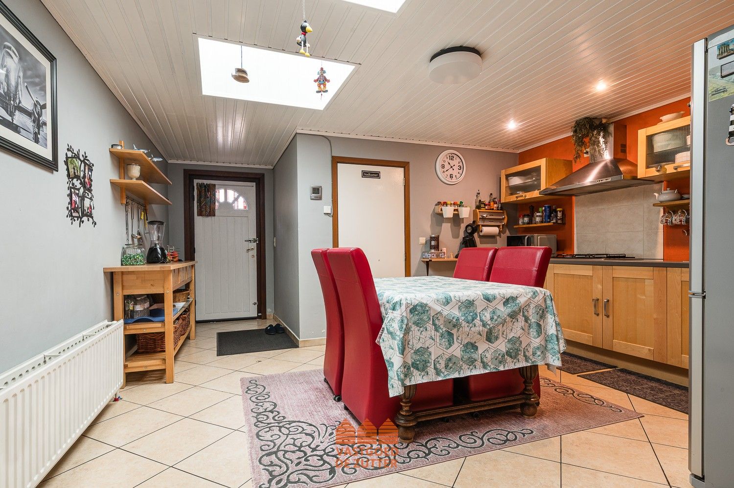 Instapklare woning op toplocatie met tuin en achterliggende autostaanplaats foto 4