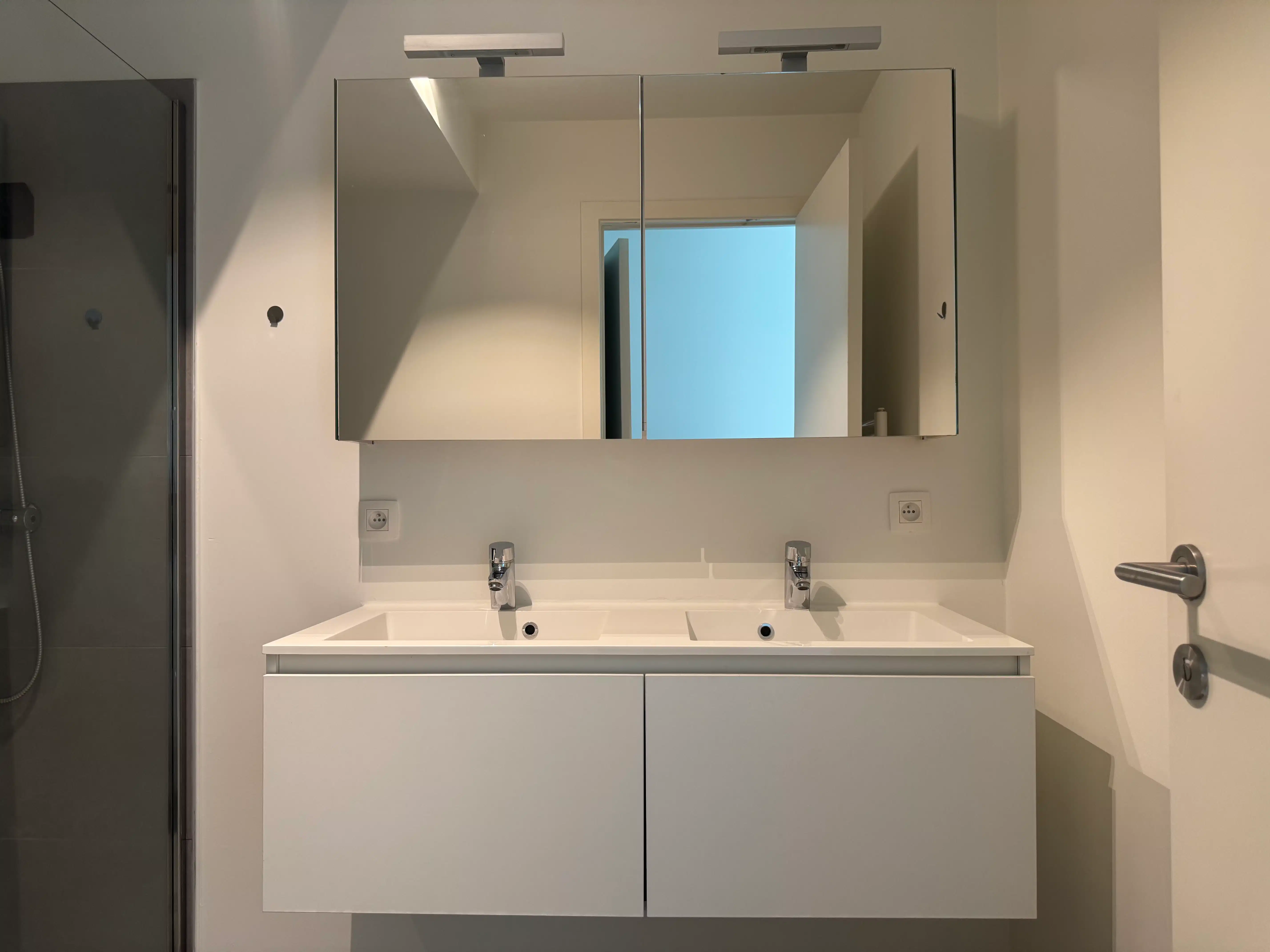 Ruim 2-slaapkamer appartement nabij centrum Genk foto 13