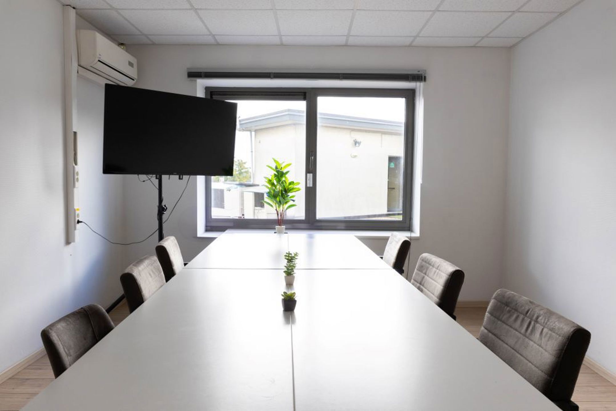 Kantoor te huur op de 1ste verdieping foto 3