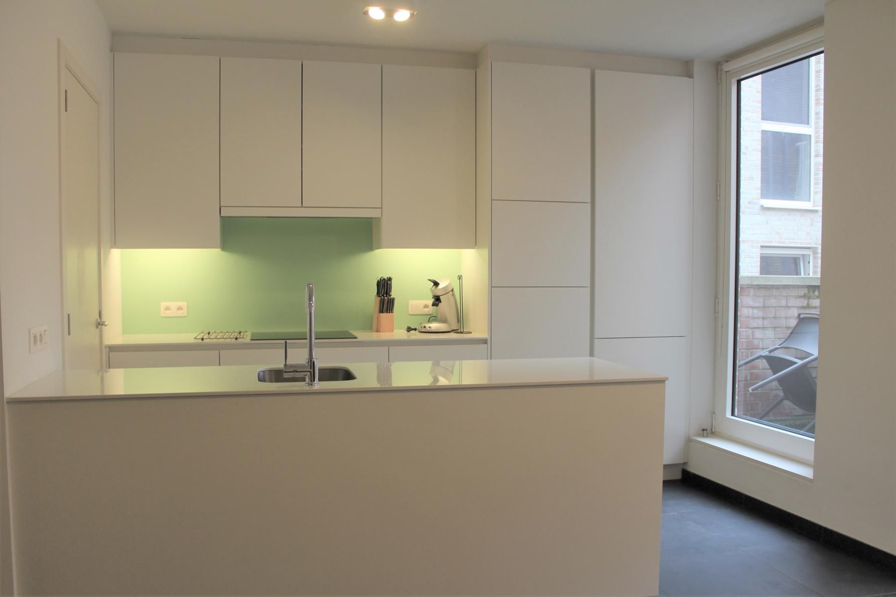 Gemeubeld, lichtrijk appartement  foto 9