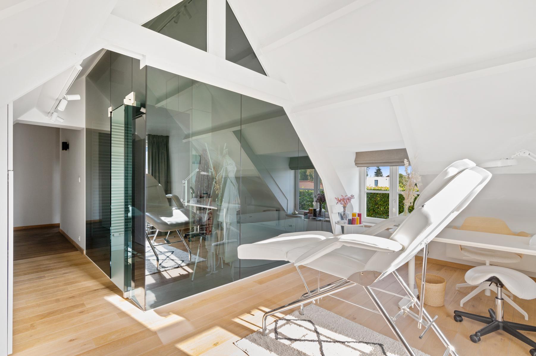Prachtige instapklare villa met zwembad en poolhouse. foto 18