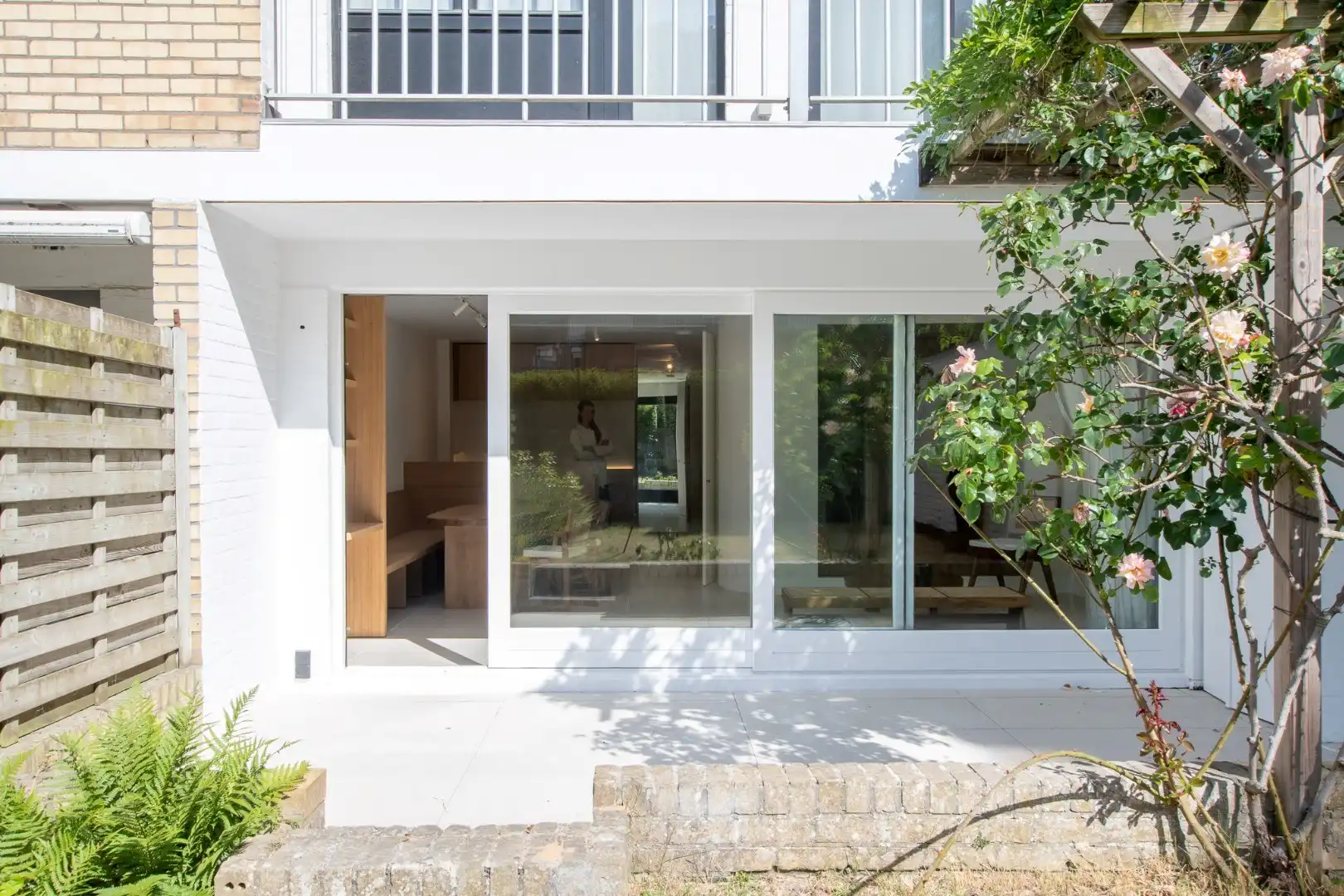 Prachtig gerenoveerd appartement op een centrale ligging met terras en tuin foto 5