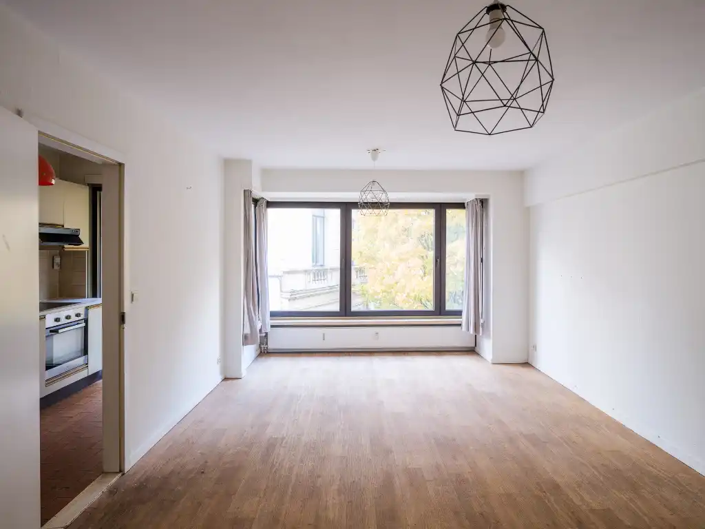 Regio Gent Zuid - Lichtrijk, op te frissen drieslaapkamer-appartement gelegen in een zijstraat van de muinkkaai met zicht op het water. foto 2