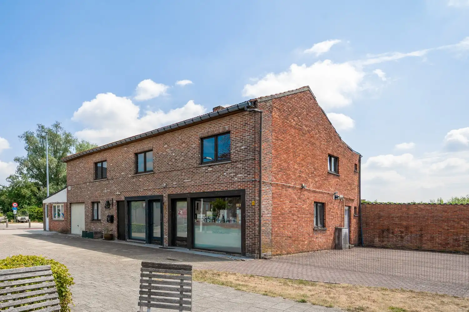 Woonst met 3 slpkrs en handelspand op toplocatie te Schriek foto 3