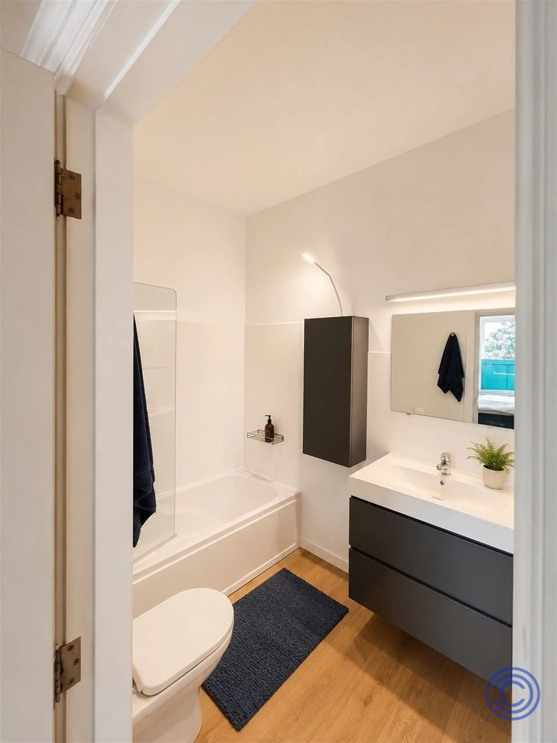 Instapklaar 1-slpk appartement met terras aan het Zuidpark foto 5