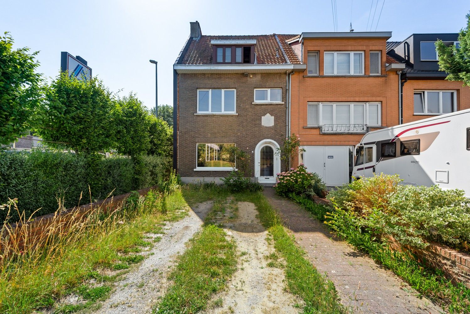 Hoofdfoto van de publicatie: Te renoveren woning met 3 slaapkamers en tuin in Wijnegem!