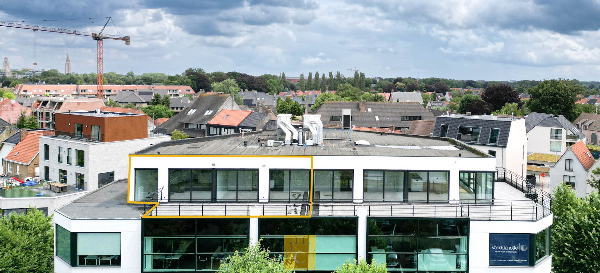 Prachtig verbouwd dakappartement met ruim terras foto 2