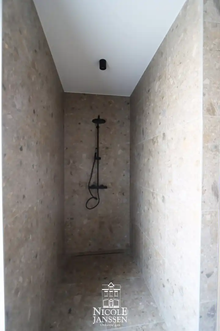 Penthouse met twee autostandplaatsen foto 12