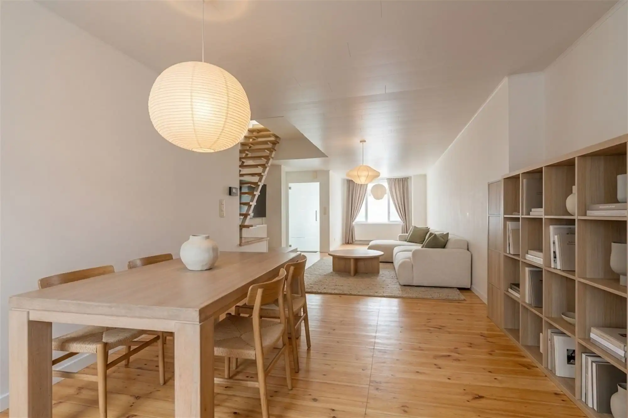 Instapklare rijwoning met 3 slaapkamers en zonnig terras foto 4