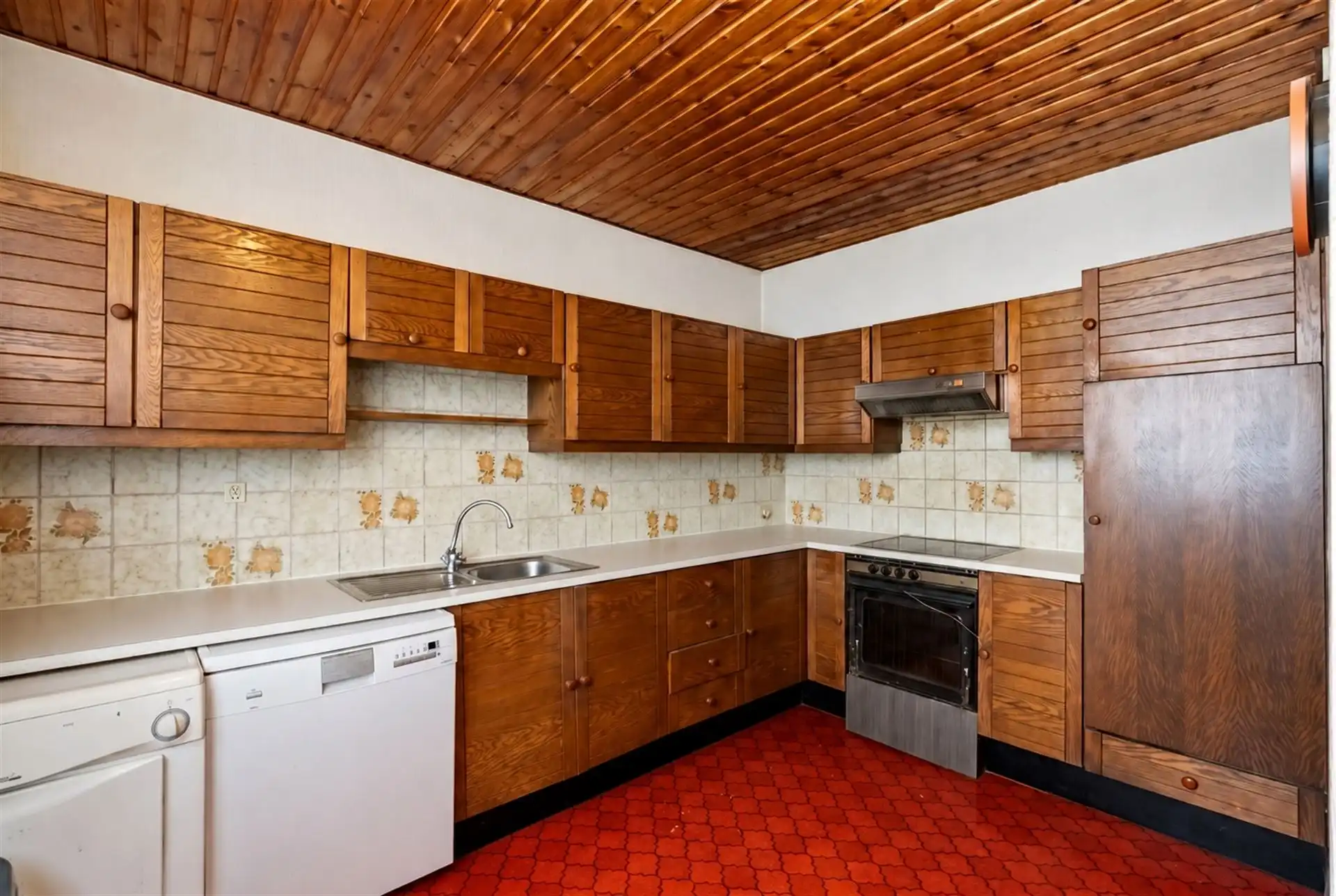 Gelijkvloers handelspand met bovenliggend appartement. foto 14