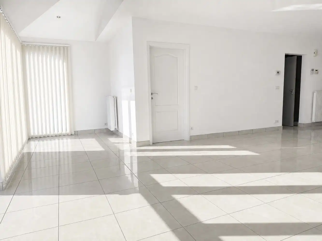 Ruim duplexappartement met twee slaapkamers, terras en garage in Alken foto 4