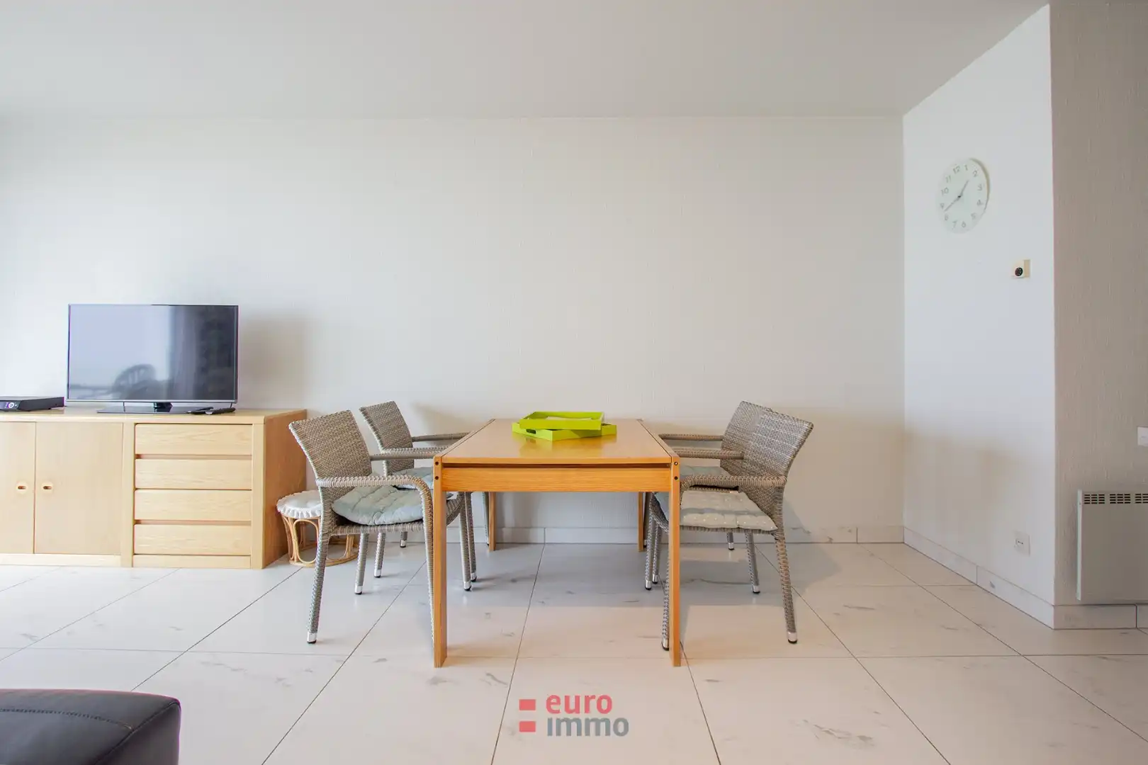 Lichtrijk appartement centraal op de Zeedijk van Nieuwpoort! foto 4